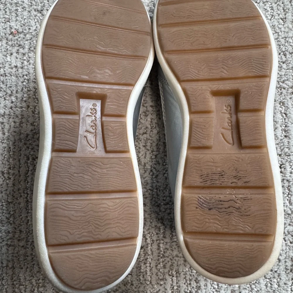 Clarks Collection Silver Leather Sneakers Womens 7 Zip Lace Comfort Shoes